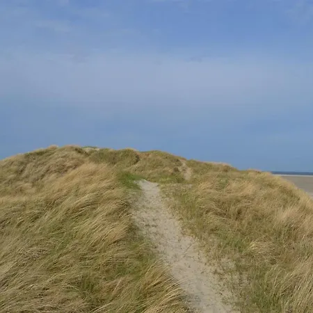 Hariet - 300m From The Sea By Interhome