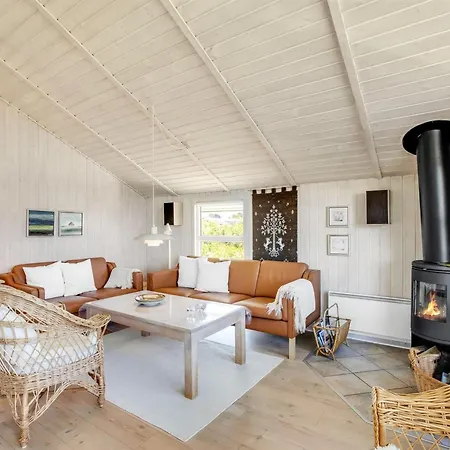 Hariet - 300m From The Sea By Interhome Lakolk