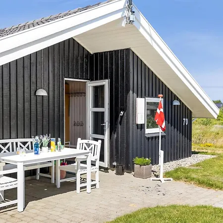 Hariet - 300m From The Sea By Interhome Lakolk