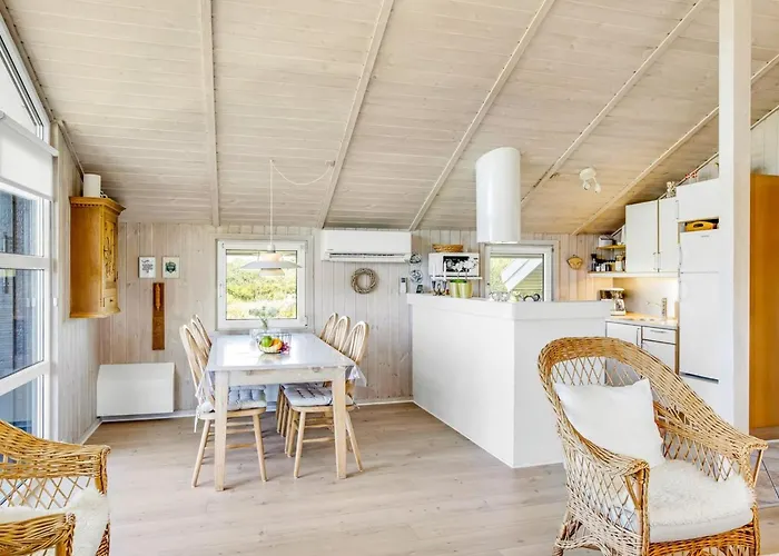 Hariet - 300m From The Sea By Interhome