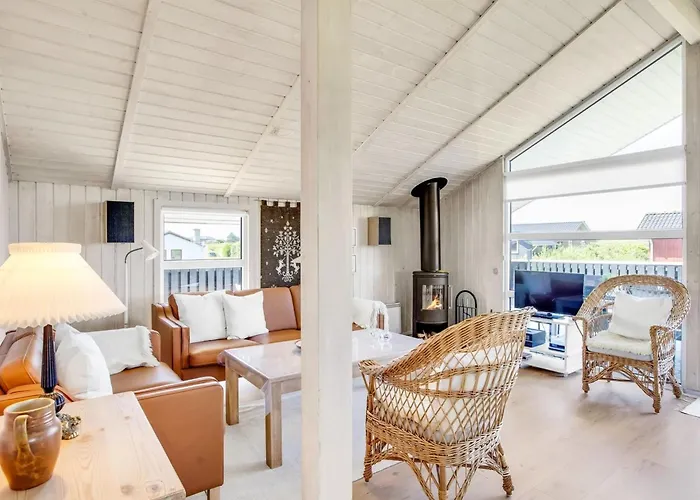 Hariet - 300m From The Sea By Interhome Lakolk