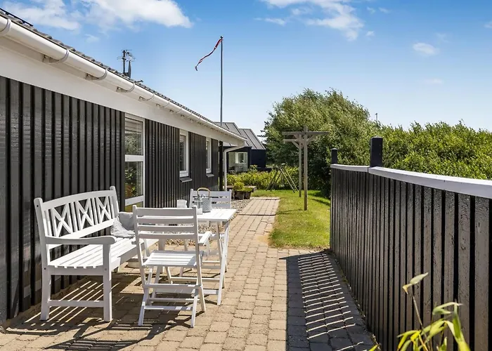 Hariet - 300m From The Sea By Interhome